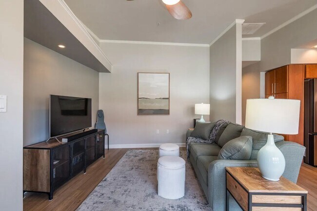 Building Photo - Modern Art Deco Two Bedroom Condo in Nob Hill