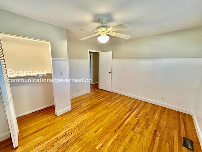 Building Photo - 3 Bed, 2.5 Bath Home with Fenced Yard & Garage / Pet-Friendly / Coming Soon!