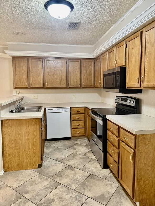 Building Photo - 3315 78th St