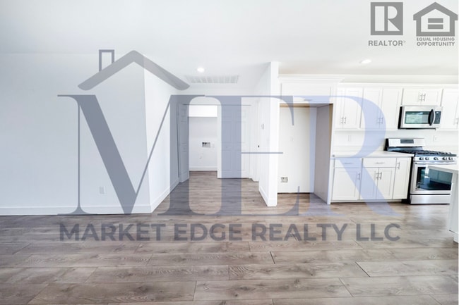 Building Photo - 5Bed/3Bath Home University/McClintock! $399 MOVE-IN SPECIAL! Ready for Immediate Move-In!