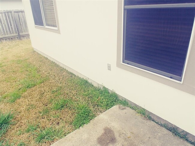 Building Photo - 211 Wild Buffalo Dr