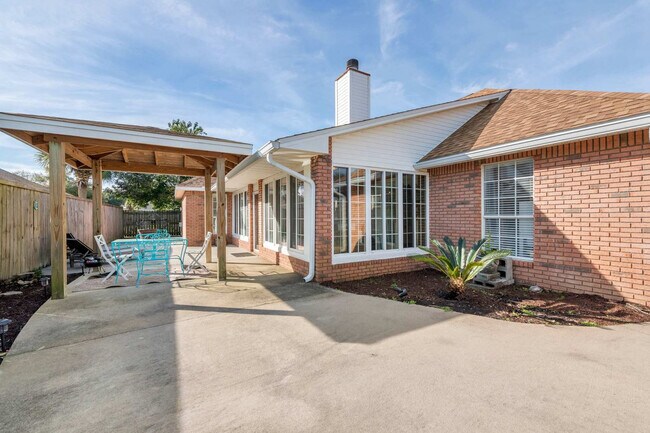 Building Photo - 300 Lan Rob Ln