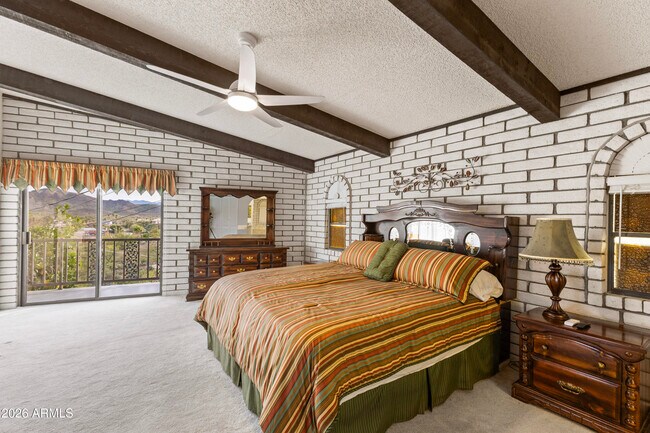 Building Photo - 322 N Cleopatra St