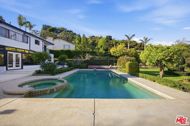 Building Photo - 2846 Royston Pl