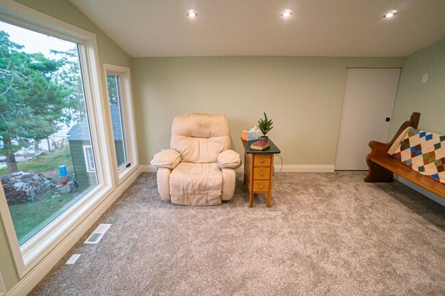Building Photo - FULLY FURNISHED LAKE HOME