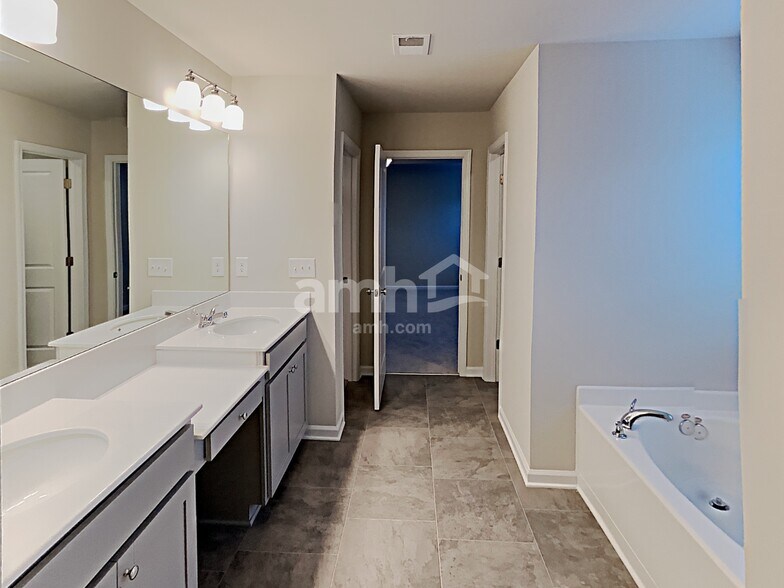 Building Photo - 222 N Fortune Way