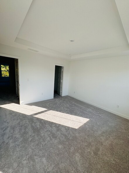 Building Photo - 4883 Gilbert Dr