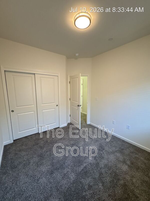 Building Photo - 723 S Pinkham St