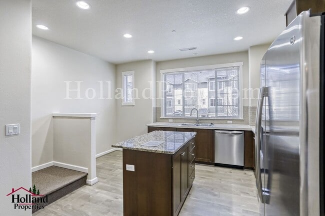 Building Photo - Well designed 2 bedroom home in Beaverton