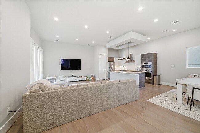 Building Photo - 1615 Wheeler Ave