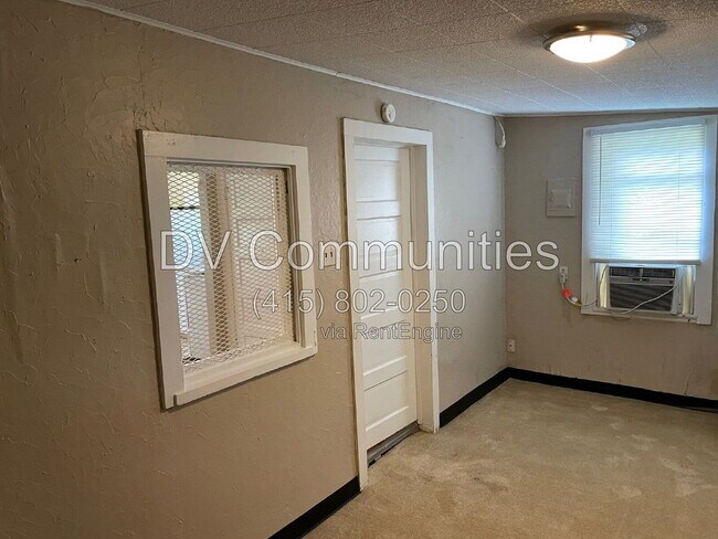 Building Photo - 1648 27th Ave N