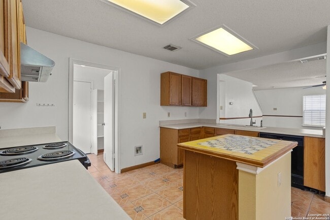 Building Photo - 10138 Sandbrook Hill