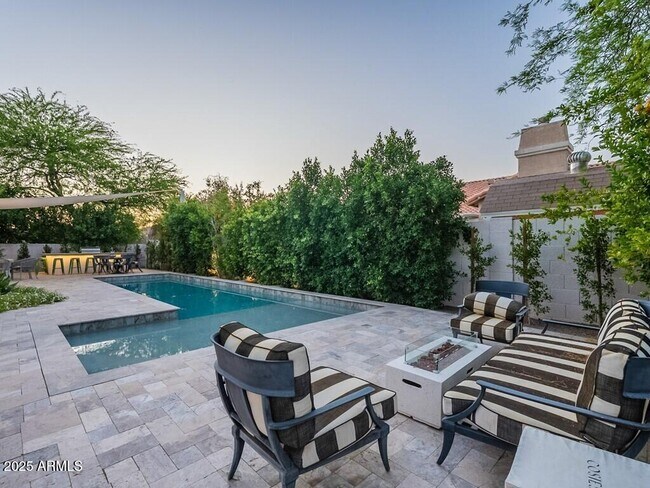 Building Photo - 4748 E Redfield Rd