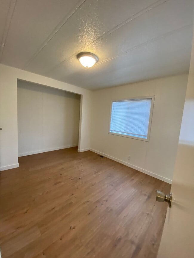 Building Photo - Beautifully just Remodeled-Spacious 3 bedrooms, 2 full baths mobile home with fenced yard. storag...