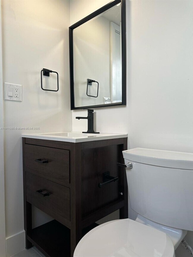 Building Photo - 9449 Boca Cove Cir