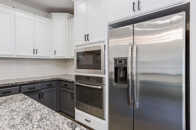 Building Photo - 4 Bed / 3 Bath San Bruno home in highly de...