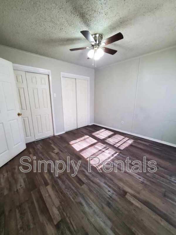 Building Photo - 400 Bill Bradford Rd