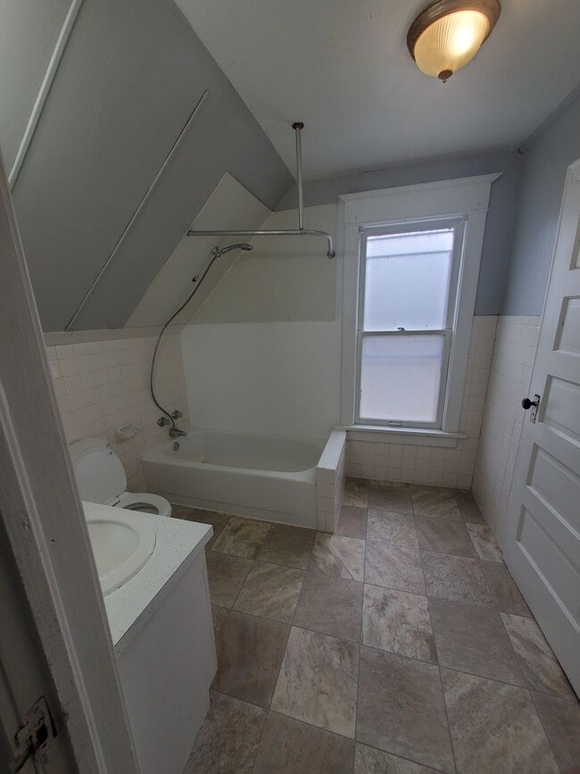 Building Photo - 3 bedroom house in Davenport