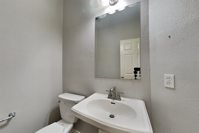 Building Photo - 10931 S Falls Terrace