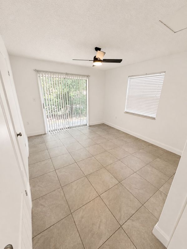 Building Photo - 1185-1185 BENTLEY ROAD, 4