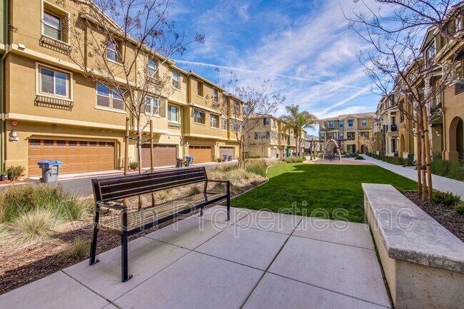 Building Photo - 605 Cinnamon Cir.