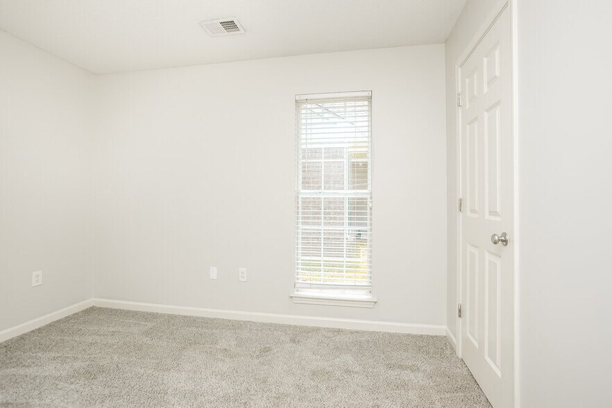 Building Photo - 5290 Kristy Ln