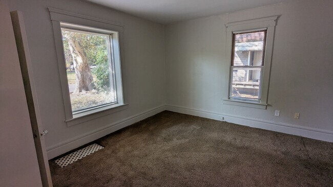 Building Photo - Come live in a charming 3-bedroom house in...
