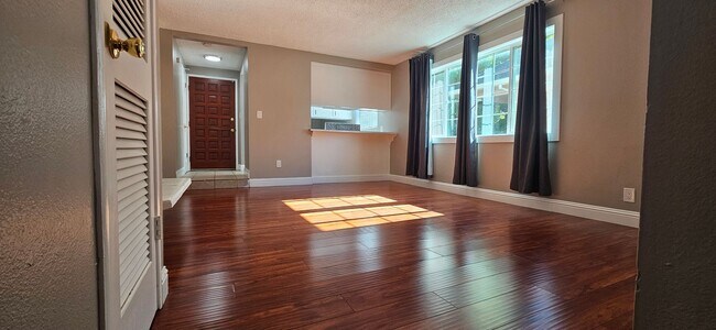 Building Photo - 2010 18th St