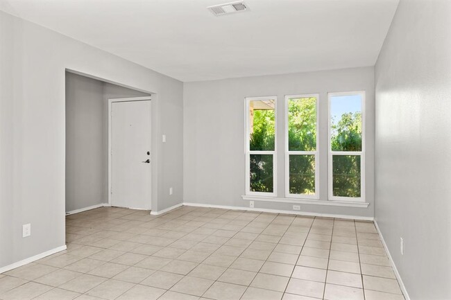 Building Photo - 10425 Quail Ridge Dr