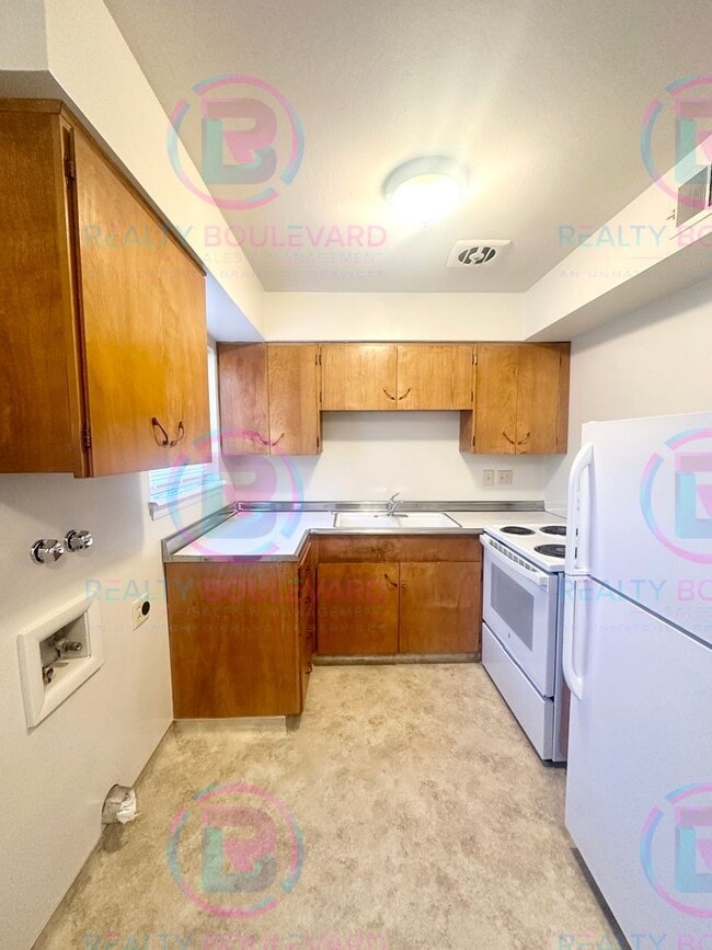 Building Photo - Delightful One-Bedroom + Office Near Idlewild Park