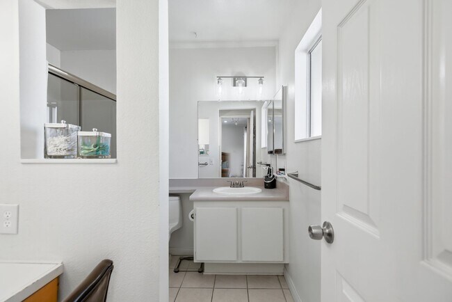 Building Photo - 4 Bed | 2 Bath | Pool & Spa | RV Access | Newbury Park