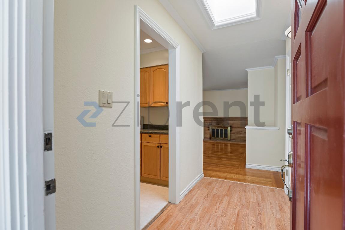Building Photo - Unit n/a
