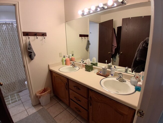 Building Photo - 243 E 400 N