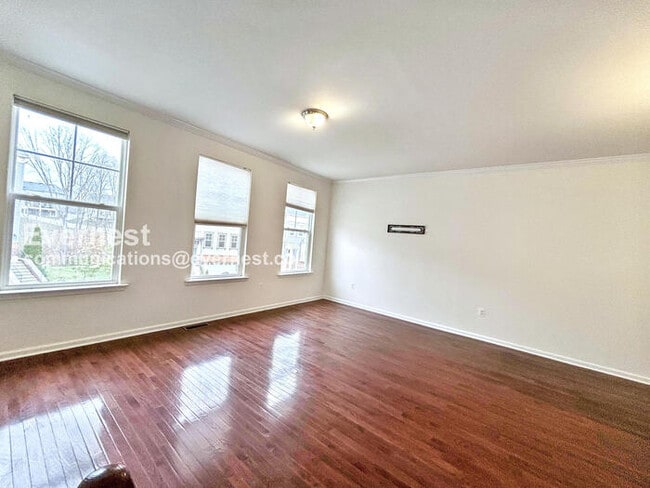 Building Photo - 43 Shepherds Hook Way