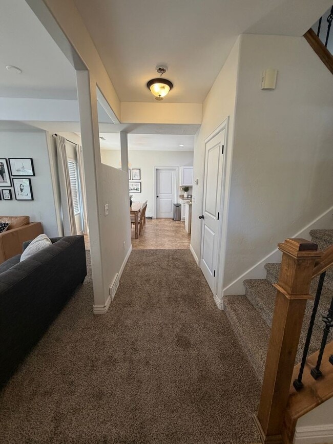 Building Photo - Beautiful Daybreak Home!!