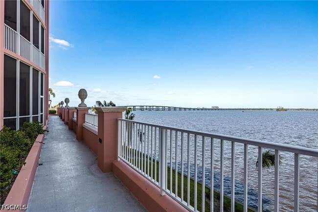 Building Photo - 2745 First St