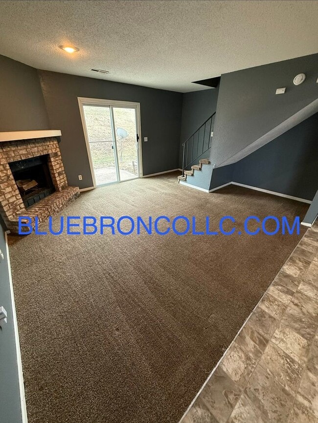 Building Photo - Updated unit with fresh paint and modern finishes!