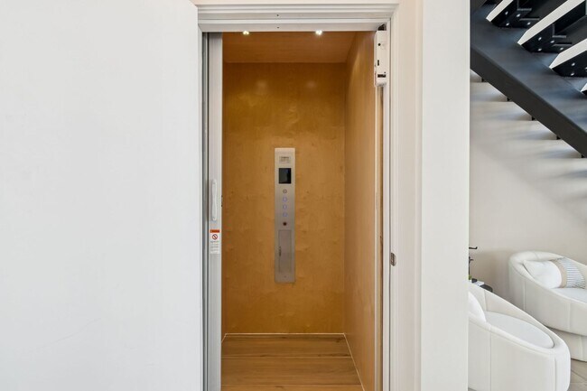 Building Photo - 1343 4th St