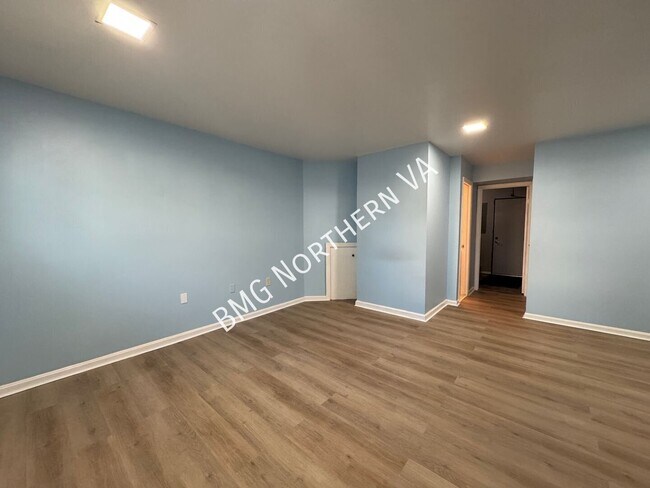 Building Photo - 7343 Rokeby Dr