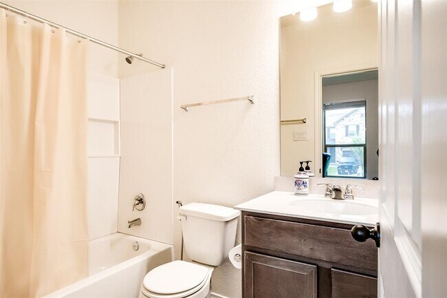 Building Photo - 1924 Stringer Pass