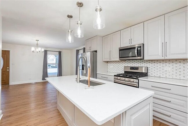 Building Photo - 1902 N Ash St