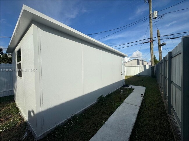 Building Photo - 4341 SW 99th Ct