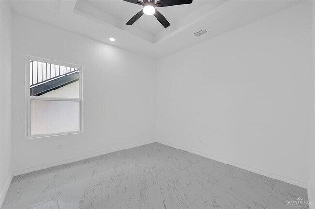 Building Photo - 12 E St