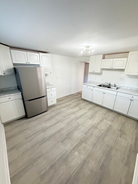 Building Photo - 214 Rosehill Dr