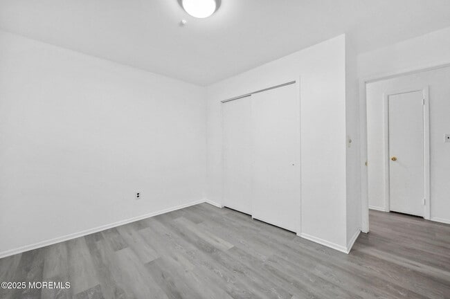Building Photo - 120 Amberly Dr