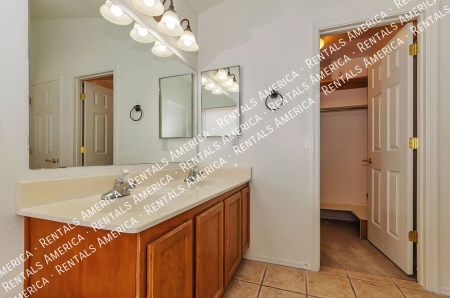 Building Photo - 10462 E Jerrell Cove St