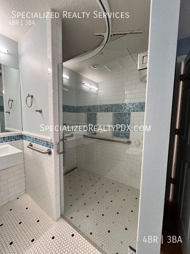 Building Photo - 5749 NE Harvest St