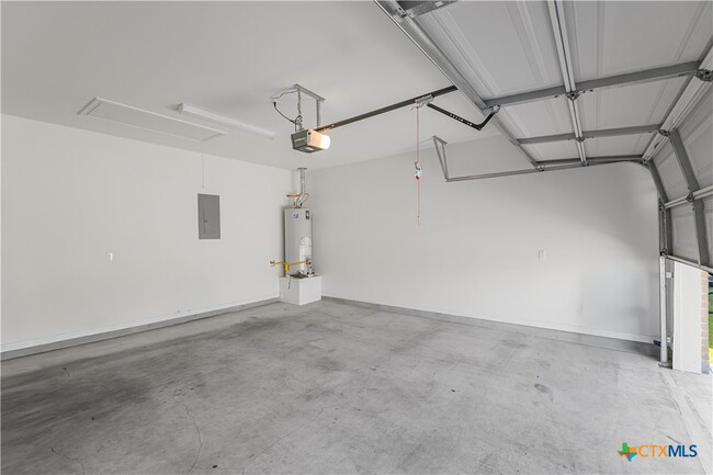 Building Photo - 412 Brushy Creek