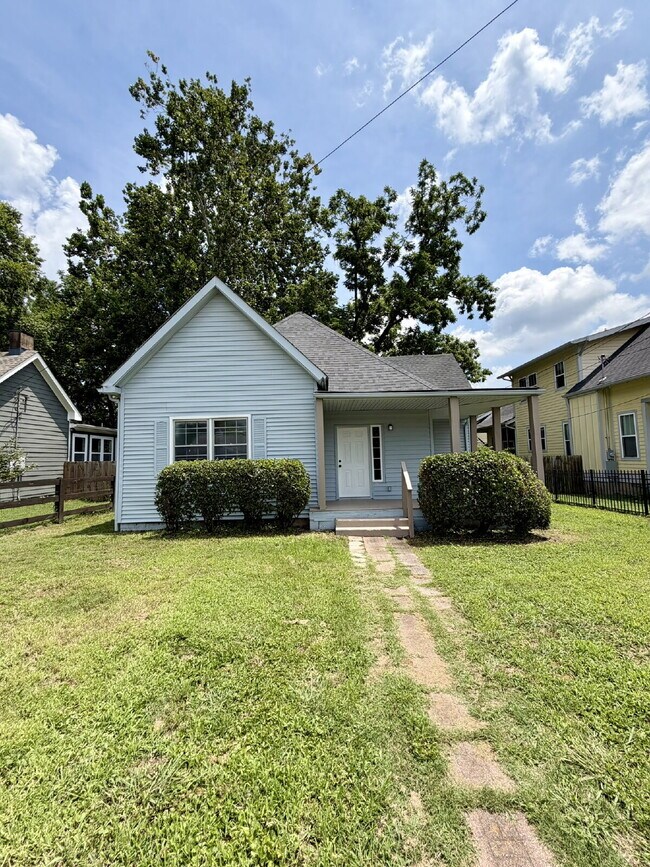 Building Photo - Newly Remodeled 2BR/2BA East Nashville Home with Covered Front Porch, Huge Deck, Spacious Backyar...