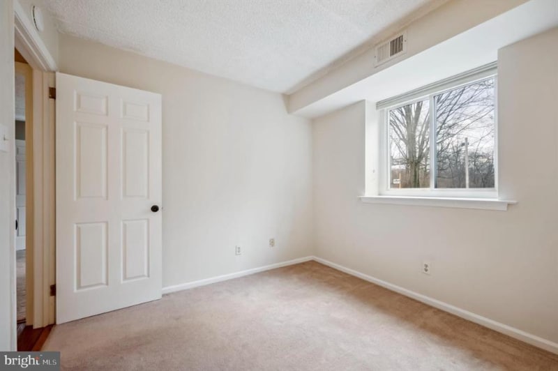 Building Photo - 70 Le Forge Ct